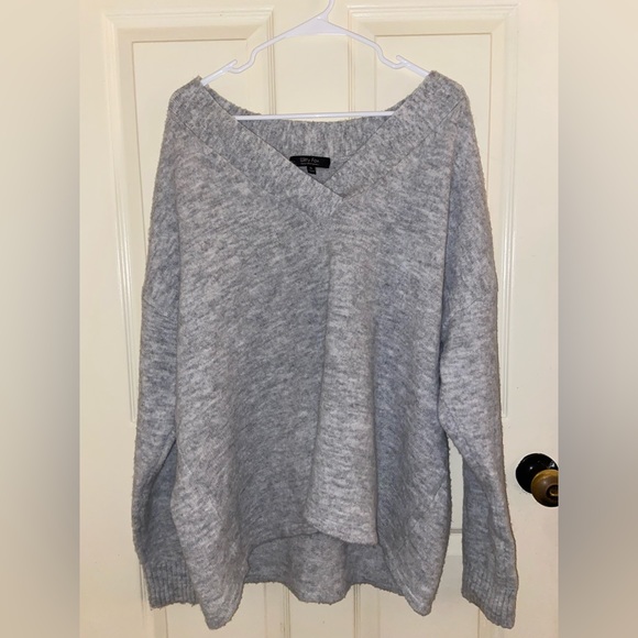 Witty Fox Gray Sweater - Picture 4 of 4